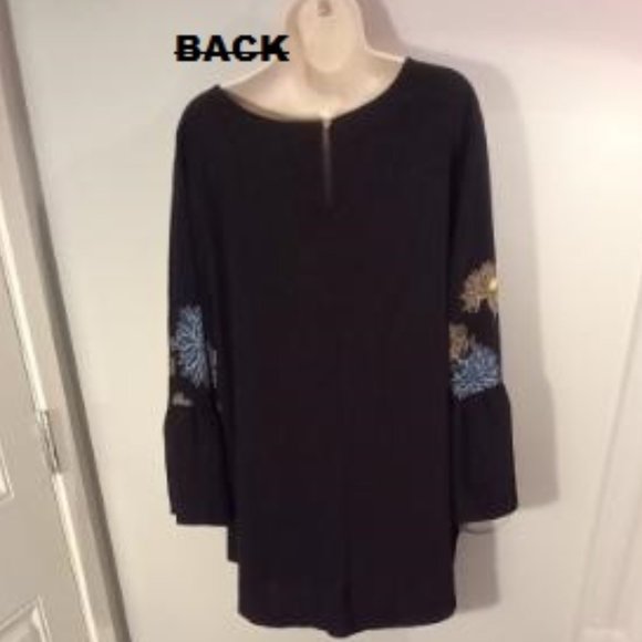 Bell sleeves black floral top - Picture 2 of 7